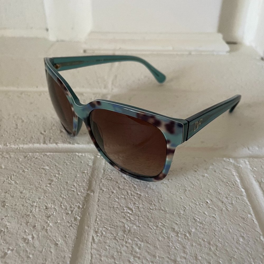 Diane von Furstenberg Sunglasses with case